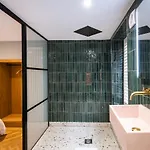 The White House - Off-site Health Club & 2 Minute Walk Away 5*