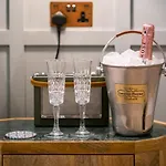 The White House - Off-site Health Club & 2 Minute Walk Away 5*