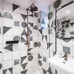 The White House - Off-site Health Club & 2 Minute Walk Away Guest house 5*