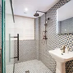 The White House - Off-site Health Club & 2 Minute Walk Away 5* Bowness-on-Windermere