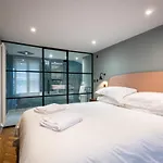 The White House - Off-site Health Club & 2 Minute Walk Away Guest house