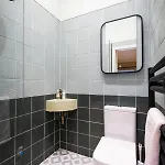 Penzion The White House - Off-site Health Club & 2 Minute Walk Away 5*