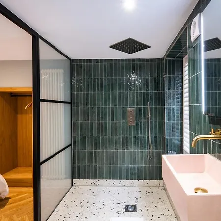 The White House - Off-site Health Club & 2 Minute Walk Away 5*