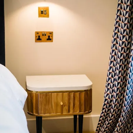 Guest house The White House - Off-site Health Club & 2 Minute Walk Away 5*