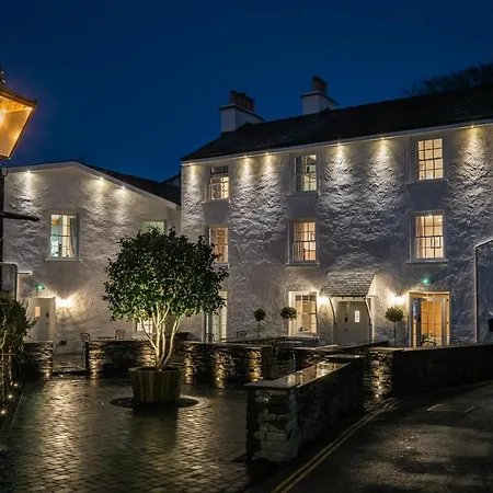 The White House - Off-site Health Club & 2 Minute Walk Away Guest house