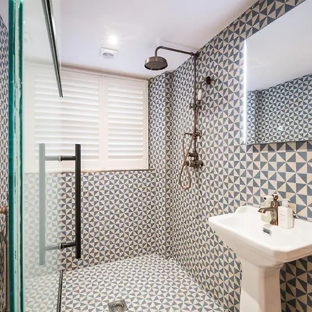 The White House 5* 보우네스온윈더미어