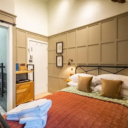 게스트하우스 The White House 5*