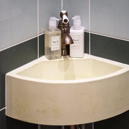 게스트하우스 The White House 5*