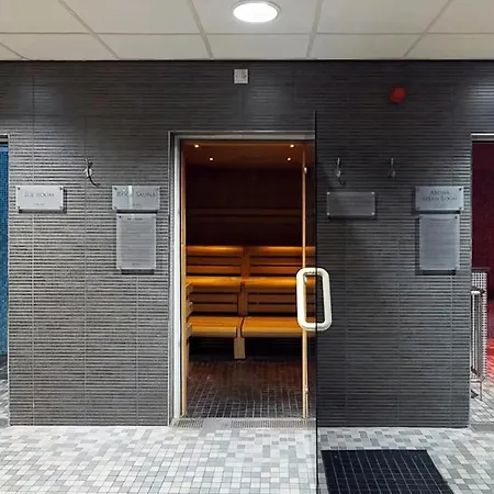 The White House - Off-site Health Club & 2 Minute Walk Away 5*