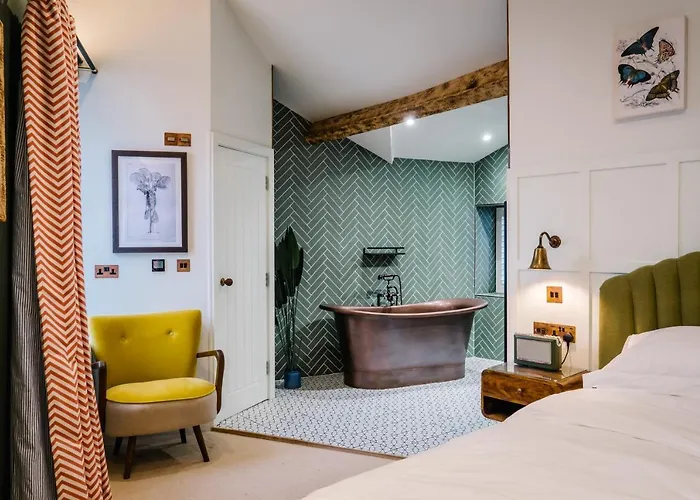 Guest house The White House - Off-site Health Club & 2 Minute Walk Away Bowness-on-Windermere