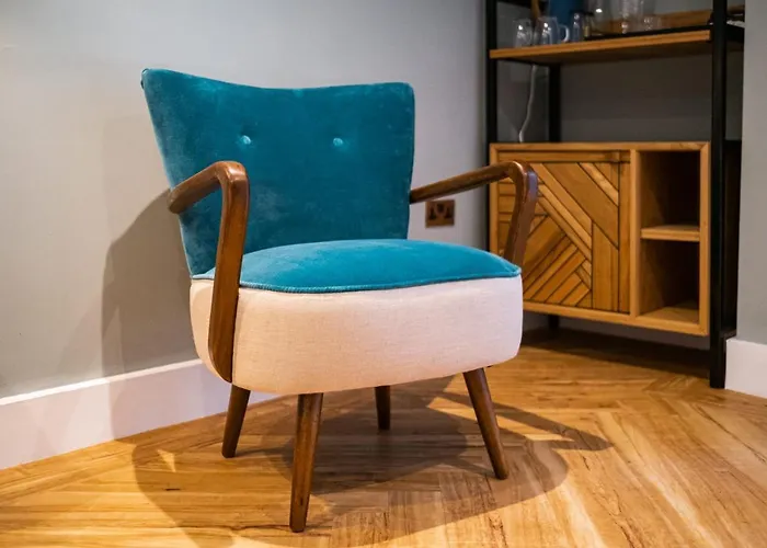 Guest house The White House - Off-site Health Club & 2 Minute Walk Away 5*