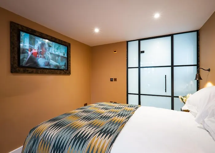 The White House - Off-site Health Club & 2 Minute Walk Away 5*