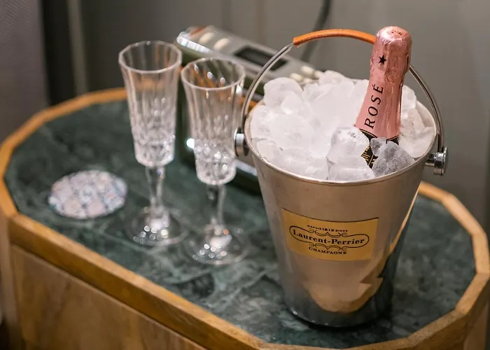 The White House - Off-site Health Club & 2 Minute Walk Away 5* Bowness-on-Windermere