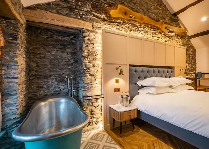 The White House - Off-site Health Club & 2 Minute Walk Away Bowness-on-Windermere