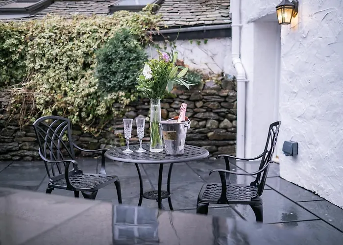 Guest house The White House - Off-site Health Club & 2 Minute Walk Away Bowness-on-Windermere