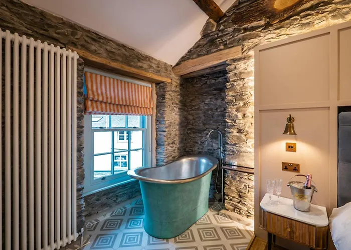 The White House - Off-site Health Club & 2 Minute Walk Away Guest house 5*