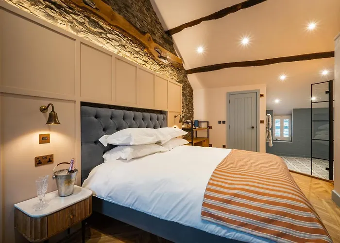 Guest house The White House - Off-site Health Club & 2 Minute Walk Away Bowness-on-Windermere