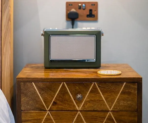 The White House - Off-site Health Club & 2 Minute Walk Away