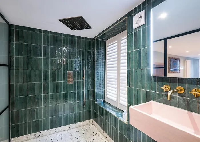 The White House - Off-site Health Club & 2 Minute Walk Away Guest house Bowness-on-Windermere