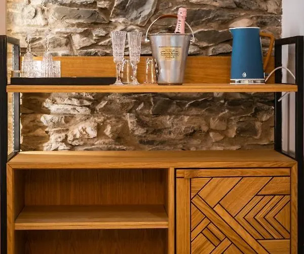 The White House - Off-site Health Club & 2 Minute Walk Away Bowness-on-Windermere