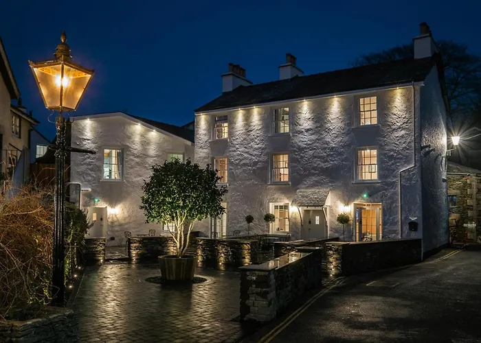 The White House - Off-site Health Club & 2 Minute Walk Away Guest house