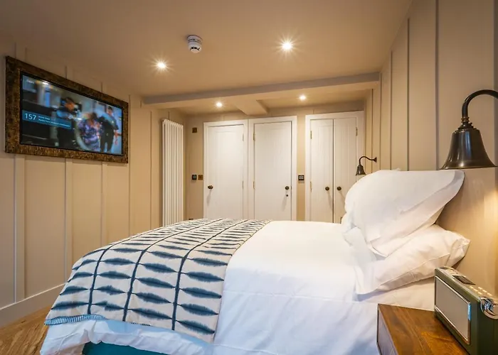 Guest house The White House - Off-site Health Club & 2 Minute Walk Away Bowness-on-Windermere