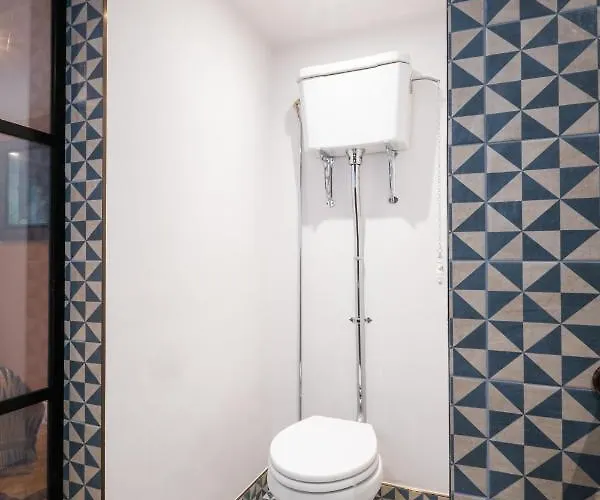 Guest house The White House - Off-site Health Club & 2 Minute Walk Away Bowness-on-Windermere