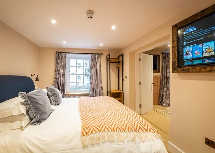 Guest house The White House - Off-site Health Club & 2 Minute Walk Away Bowness-on-Windermere