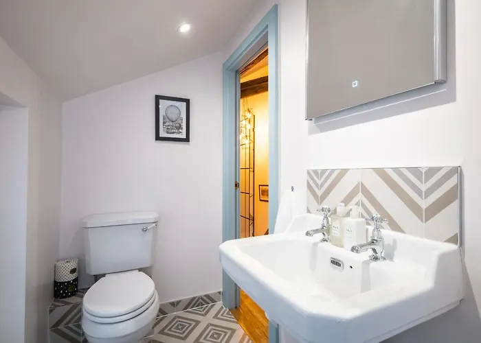 The White House - Off-site Health Club & 2 Minute Walk Away Guest house 5*