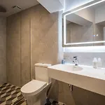 Konukevi The White House - Off-site Health Club & 2 Minute Walk Away 5*