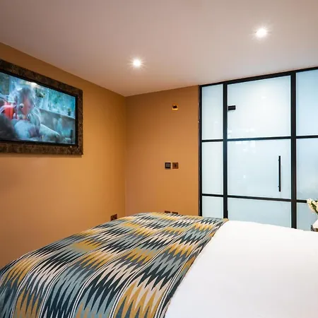 The White House - Off-site Health Club & 2 Minute Walk Away 5*