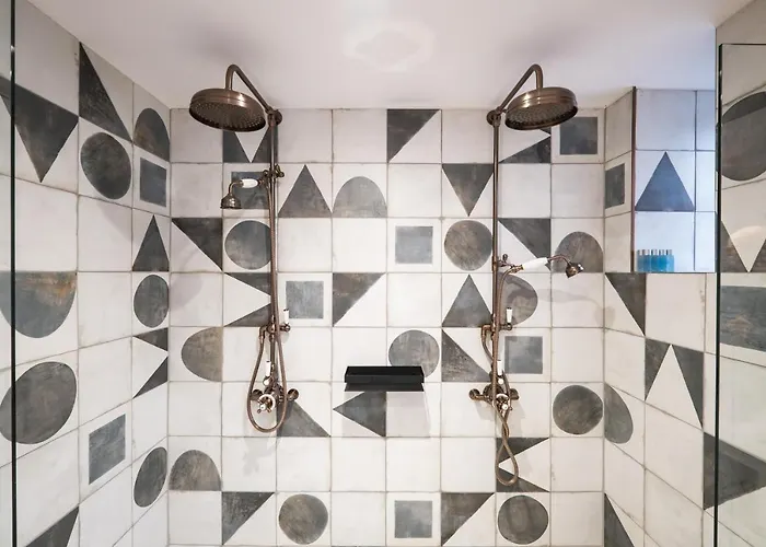 The White House - Off-site Health Club & 2 Minute Walk Away 5* باونيس أون وينديرمير