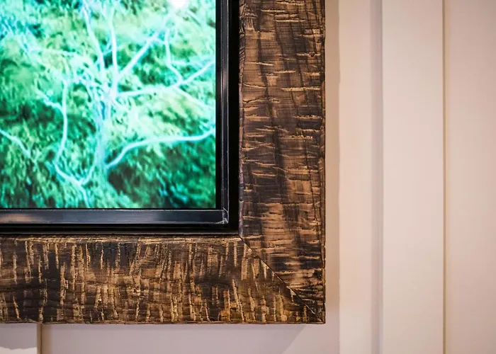 The White House - Off-site Health Club & 2 Minute Walk Away باونيس أون وينديرمير