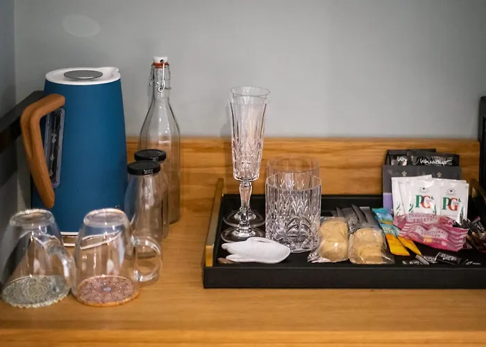 بيت ضيافة The White House - Off-site Health Club & 2 Minute Walk Away باونيس أون وينديرمير