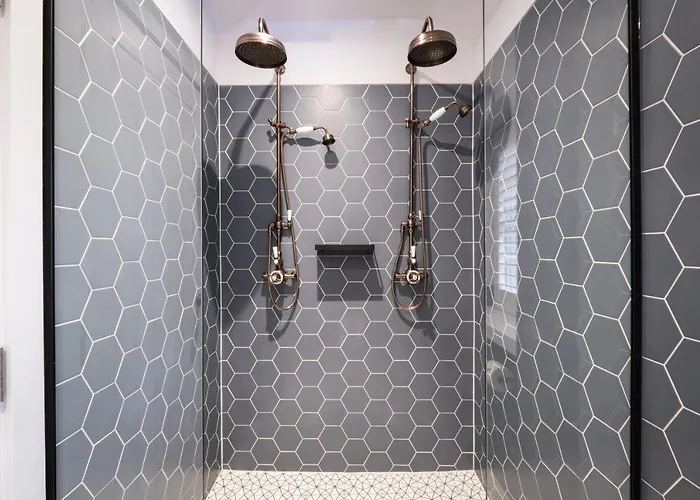 بيت ضيافة The White House - Off-site Health Club & 2 Minute Walk Away 5*