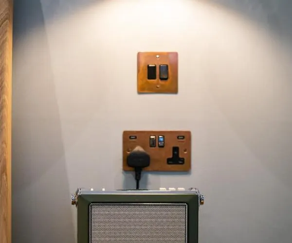 بيت ضيافة The White House - Off-site Health Club & 2 Minute Walk Away