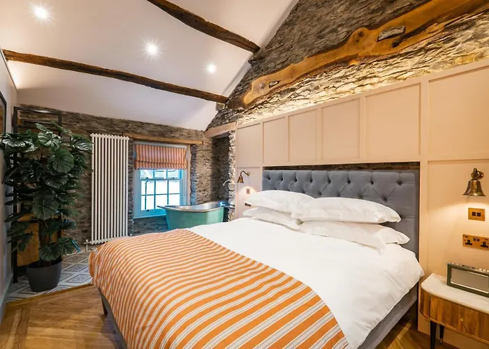 The White House - Off-site Health Club & 2 Minute Walk Away بيت ضيافة