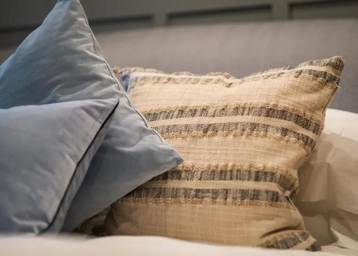 The White House - Off-site Health Club & 2 Minute Walk Away 5*