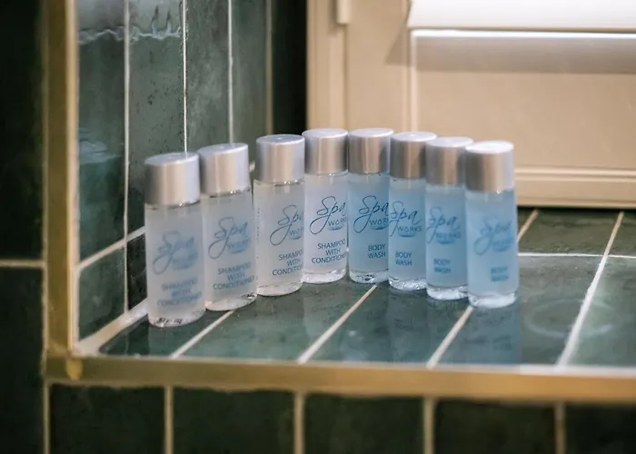 بيت ضيافة The White House - Off-site Health Club & 2 Minute Walk Away باونيس أون وينديرمير