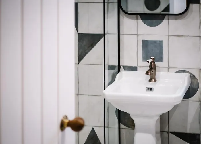 The White House - Off-site Health Club & 2 Minute Walk Away 5* باونيس أون وينديرمير