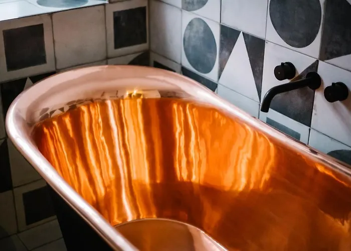 The White House - Off-site Health Club & 2 Minute Walk Away بيت ضيافة باونيس أون وينديرمير