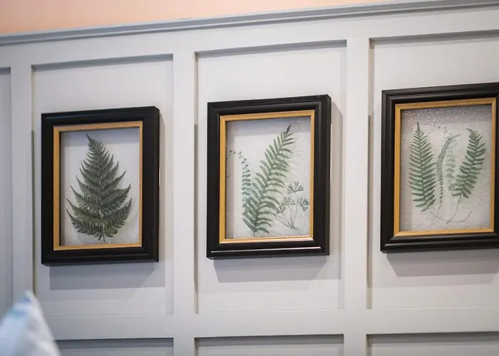 The White House - Off-site Health Club & 2 Minute Walk Away بيت ضيافة 5*