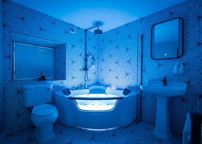 The White House - Off-site Health Club & 2 Minute Walk Away 5* باونيس أون وينديرمير