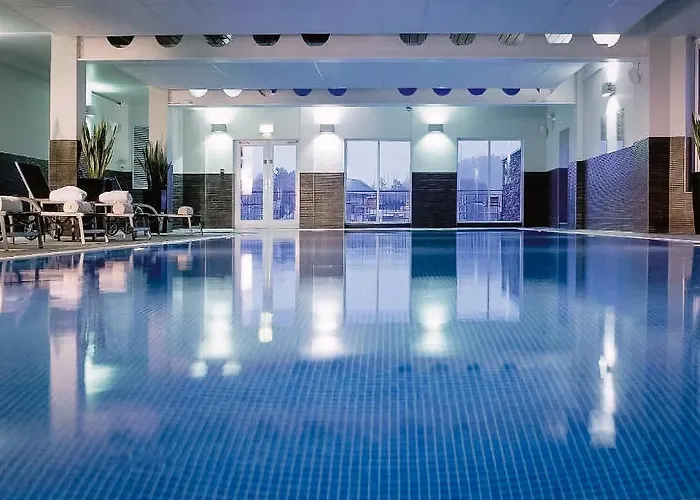 The White House - Off-site Health Club & 2 Minute Walk Away بيت ضيافة 5*