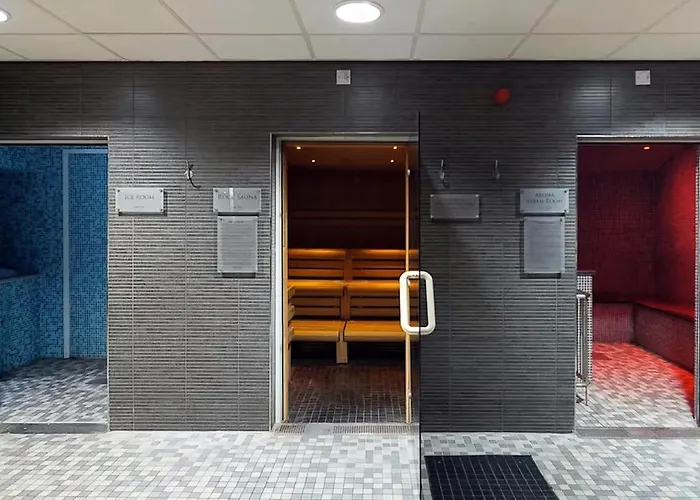 The White House - Off-site Health Club & 2 Minute Walk Away 5*